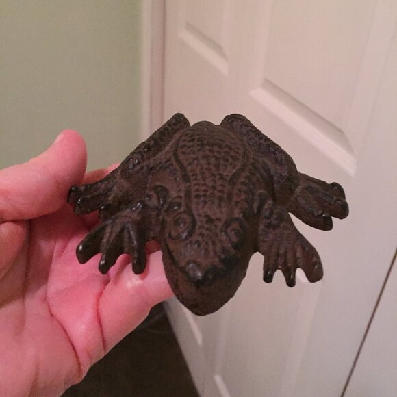 Cast Iron Frog Figurine Toad Statue Paperweight Garden Porch Pond Decor 4" - Picture 1 of 6